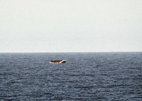 Italie : au moins 30 migrants portés disparus après le chavirement de deux bateaux