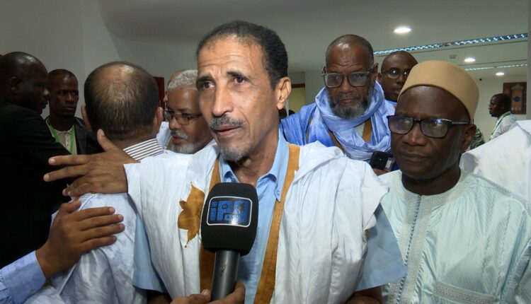 Remise de la dernière version de la feuille de route de l’opposition à Moussa Fall