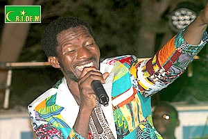 En images : à l’affiche à l’ifM, Ziza appelle la jeunesse mauritanienne à agir 